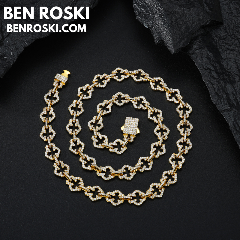 Iced-Out Clover Link Necklace Sterling Silver, Gold & Rose Gold | VVS Moissanite | GRA Certified