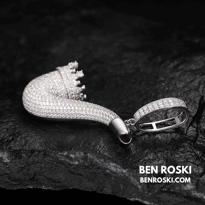 Smoke Pipe Pendant – 65MM Height | VVS1 Moissanite | GRA Certified